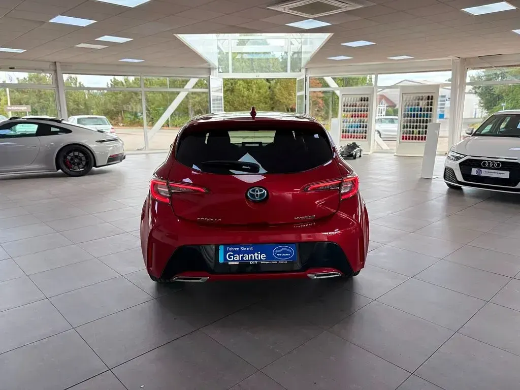 Gebraucht Toyota Corolla Club 184 PS (135 kW) 2019 Rot Limousine