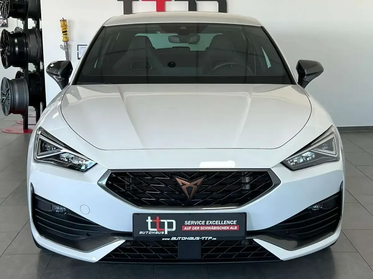 Gebraucht Cupra Leon 245 PS (180 kW) 2023 "candy" weiss Limousine