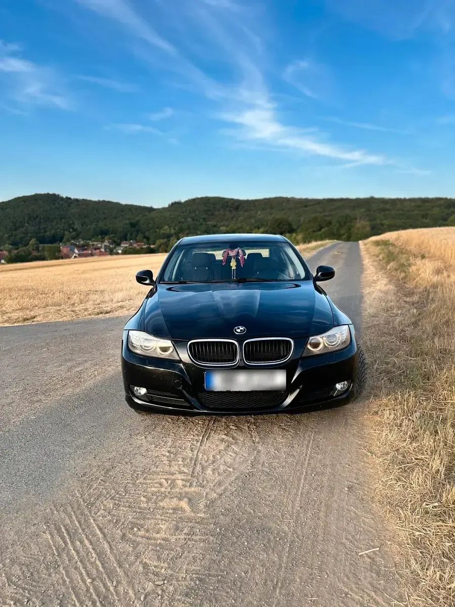 Gebraucht BMW 320 Sport Line 170 PS (125 kW) 2010 Schwarz Limousine