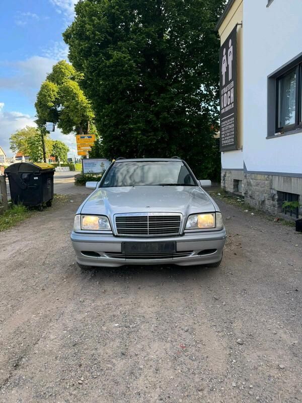 Silber Gebraucht 1998 Mercedes C230 Kombi | 1.590 € - Bild 1/4