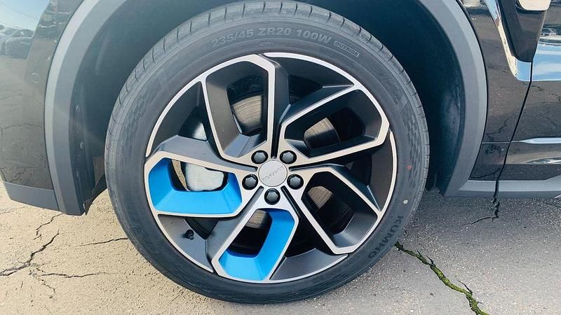 Neu Lynk & Co 01 261 PS (191 kW) 2025 Schwarz SUV