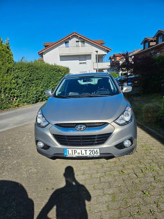 Grau Gebraucht 2010 Hyundai ix35 Style SUV | 11.800 € (Teuer) - Bild 1/4