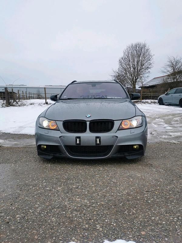 Gebraucht BMW 330 272 PS (200 kW) 2011 Grau Kombi