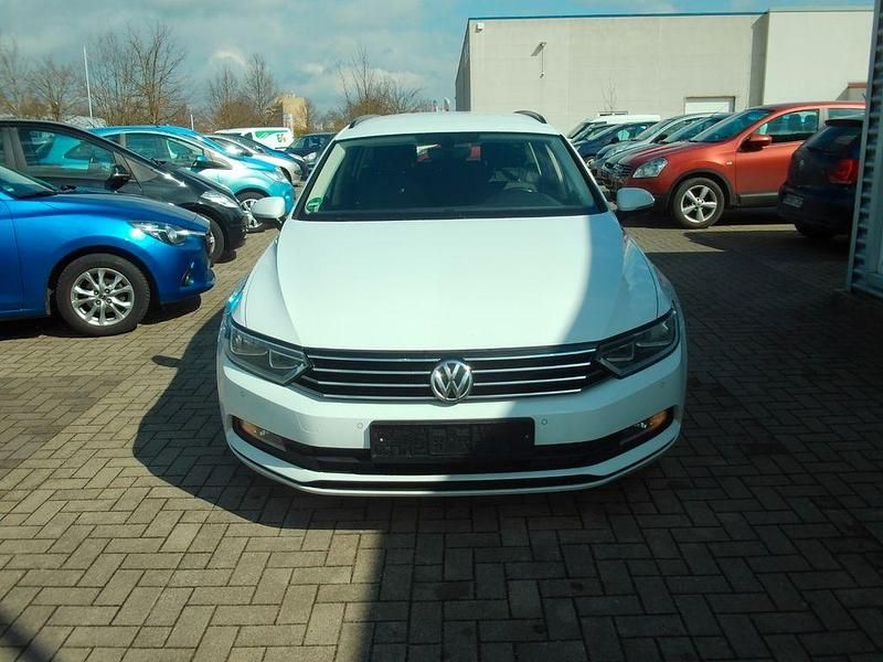Gebraucht VW Passat Trendline 120 PS (88 kW) 2016 Weiß Kombi