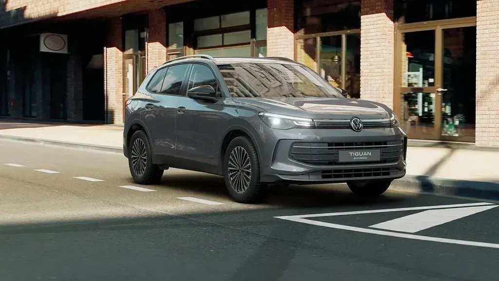 Neu VW Tiguan Life 150 PS (110 kW) 2026 Grau SUV