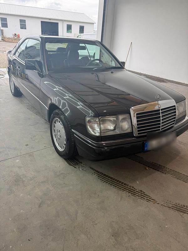Gebraucht Mercedes 220 150 PS (110 kW) 1993 Schwarz Coupé