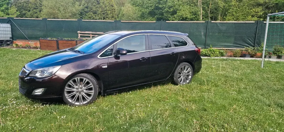 Gebraucht Opel Astra 180 PS (132 kW) 2011 Braun Kombi