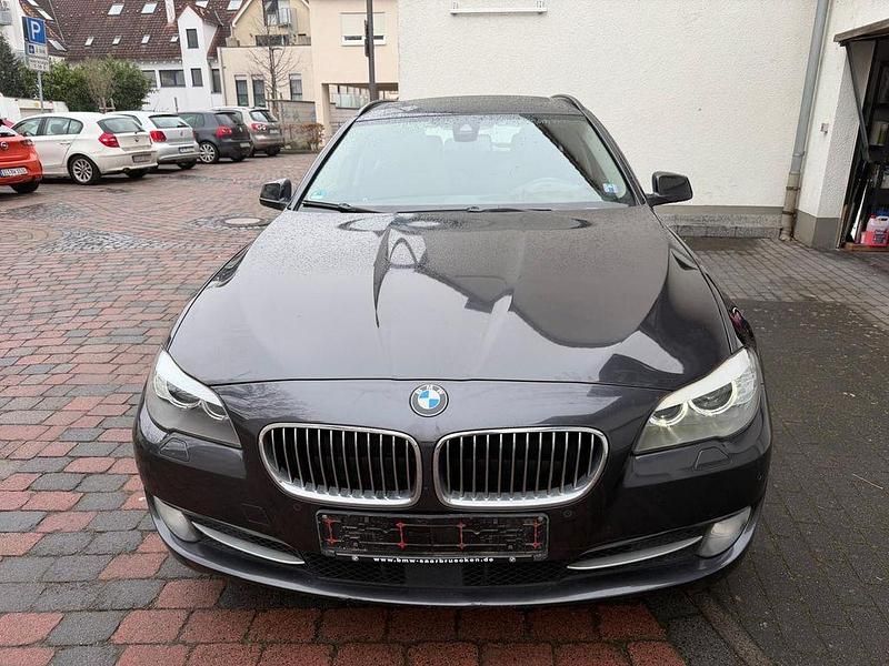 Gebraucht BMW 520 184 PS (135 kW) 2012 Grau Kombi