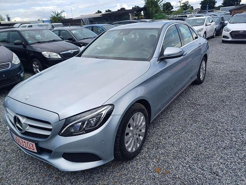 Gebraucht Mercedes C180 Avantgarde 156 PS (114 kW) 2015 Blau Limousine