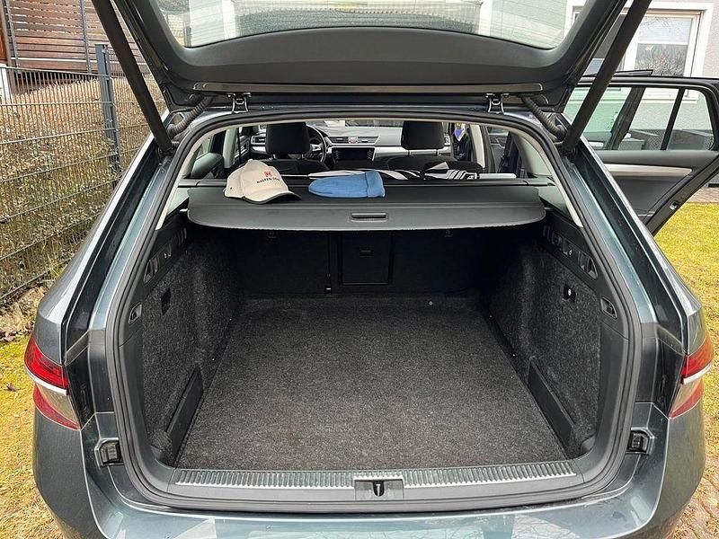 Gebraucht Skoda Superb Ambition 150 PS (110 kW) 2019 Grau Kombi