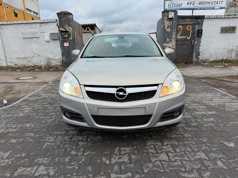 Second-hand Opel Vectra 155 CP (114 kW) 2007 Argintiu Berlinǎ