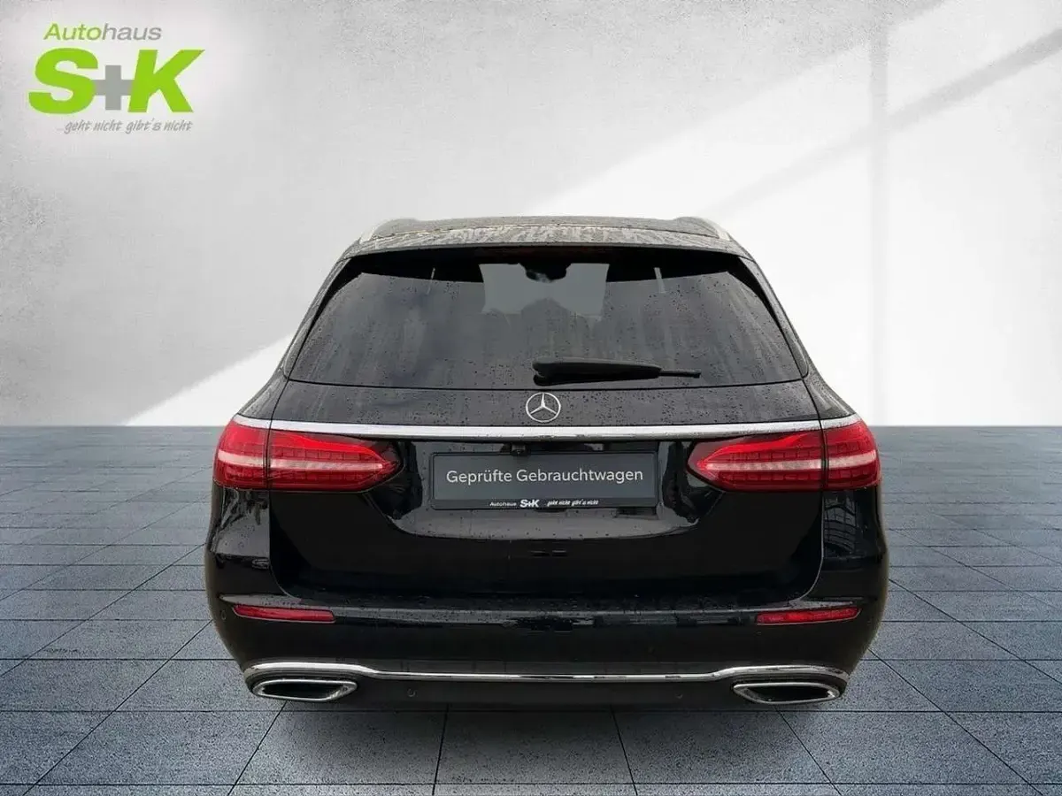Gebraucht Mercedes E200 Avantgarde 160 PS (117 kW) 2023 Schwarz Kombi