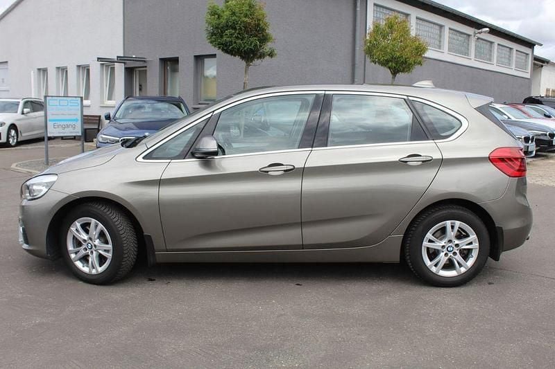 Silber Gebraucht 2015 BMW 220 Basis Kombi | 15.980 € (Fairer Preis) - Bild 1/4