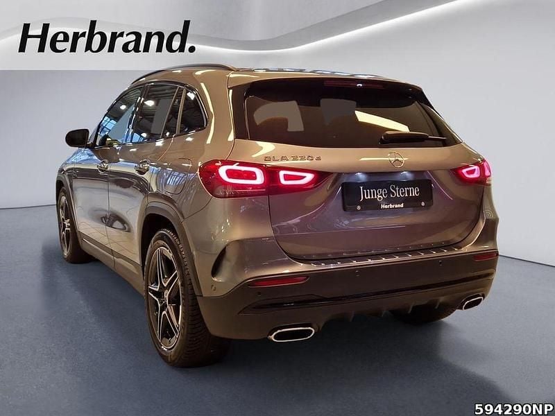 Gebraucht Mercedes GLA220 AMG 190 PS (139 kW) 2021 Metalliclack mountaingrau SUV