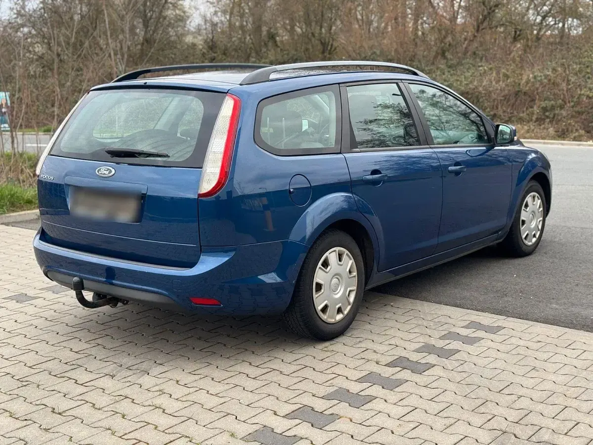 Gebraucht Ford Focus 101 PS (74 kW) 2010 Blau Kombi