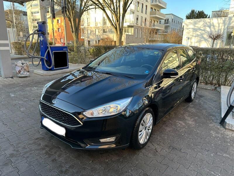 Schwarz Gebraucht 2017 Ford Focus Kombi | 7.980 € (Guter Preis) - Bild 1/4