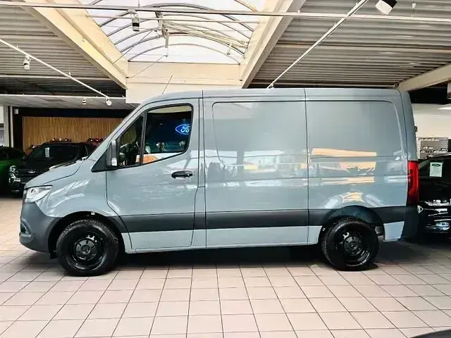 Gebraucht Mercedes Sprinter 150 PS (110 kW) 2023 Blau Van