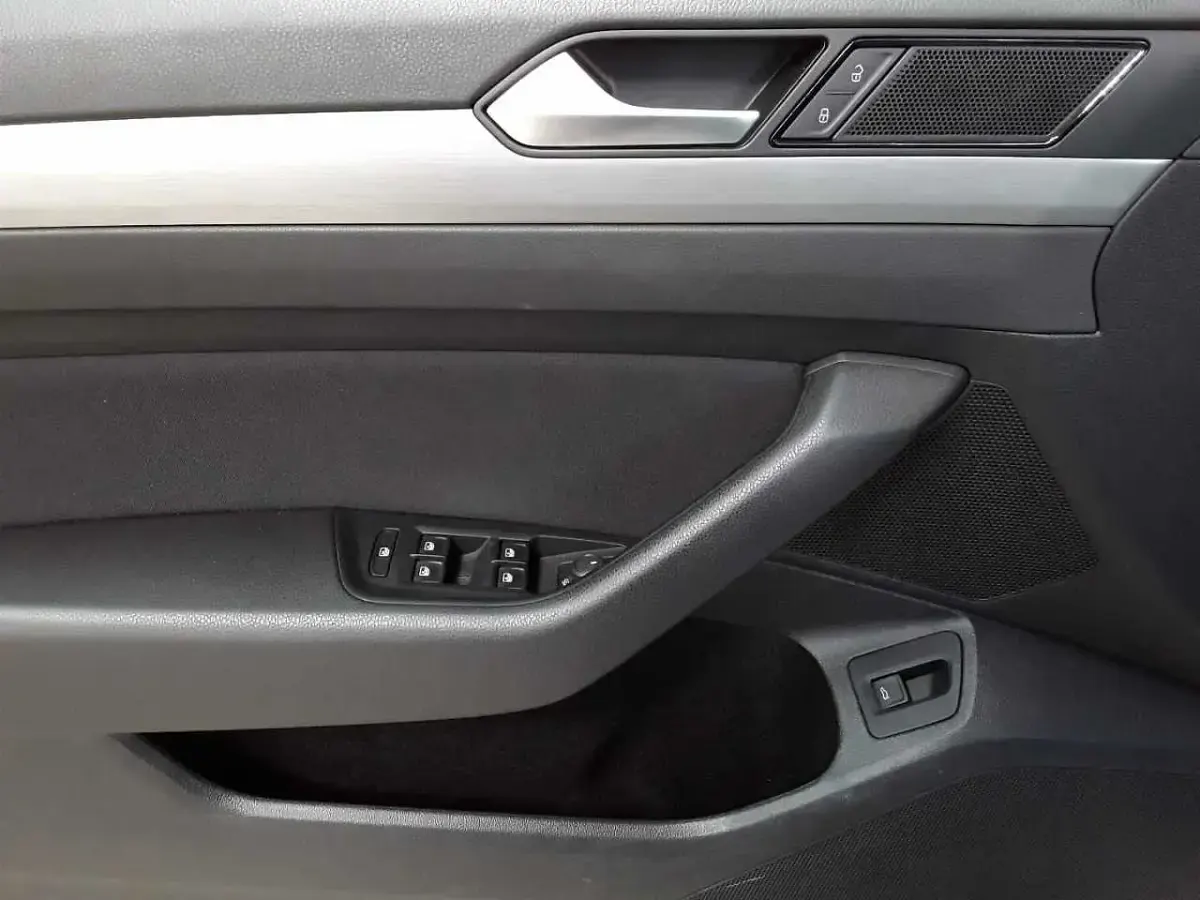 Second-hand VW Passat 150 CP (110 kW) 2022 Argintiu Break