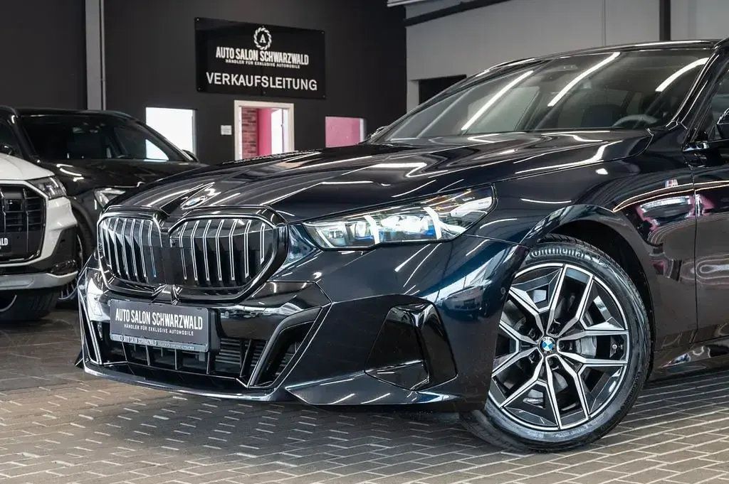 Gebraucht BMW 540 M Sport 303 PS (222 kW) 2024 Schwarz Limousine