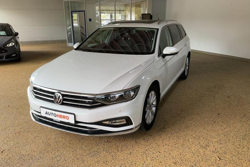 Weiß Gebraucht 2020 VW Passat Elegance Kombi | 25.360 € (Etwas zu teuer) - Bild 1/3