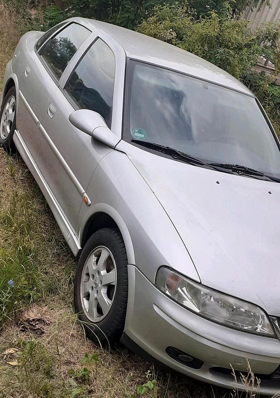 Silber Gebraucht 2000 Opel Vectra Limousine | 900 € (Fairer Preis) - Bild 1/4