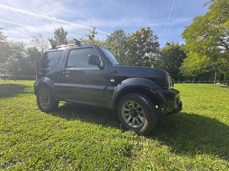 Schwarz Gebraucht 2016 Suzuki Jimny Style SUV | 12.600 € (Fairer Preis) - Bild 1/4