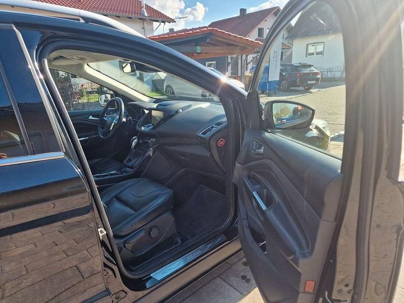 Gebraucht Ford Kuga Individual 179 PS (131 kW) 2015 Schwarz SUV