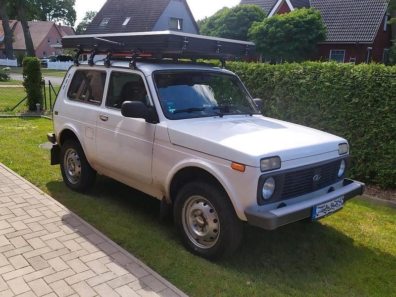 Weiß Gebraucht 2011 Lada niva SUV | 7.500 € (Teuer) - Bild 1/4
