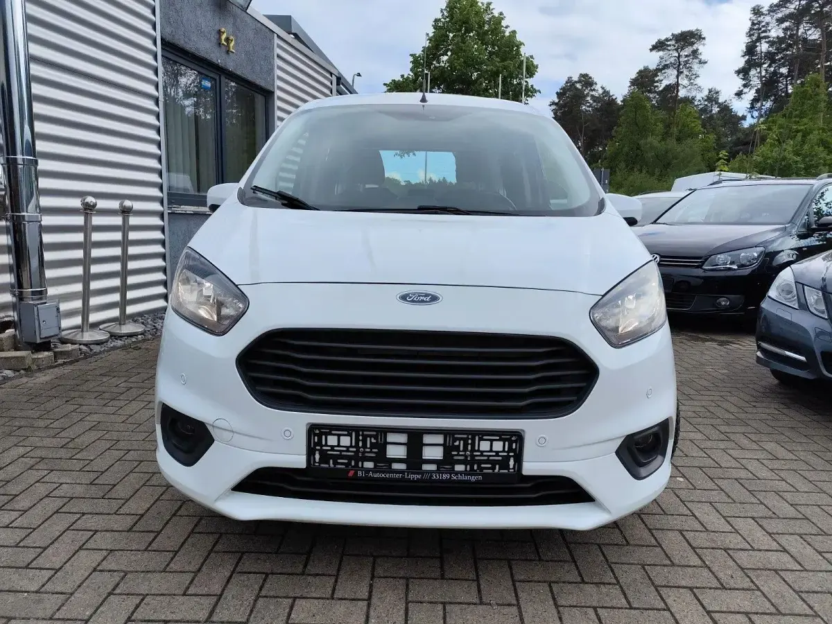 Gebraucht Ford Tourneo Courier 101 PS (74 kW) 2018 Weiß Van / Kleinbus