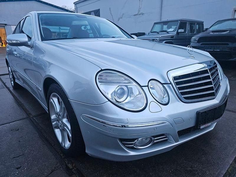 Gebraucht Mercedes E200 Avantgarde 184 PS (135 kW) 2007 Iridiumsilber Limousine