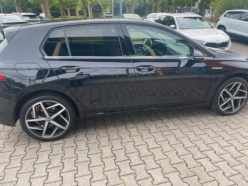 Gebraucht VW Golf VII Style 150 PS (110 kW) 2021 Schwarz Kleinwagen