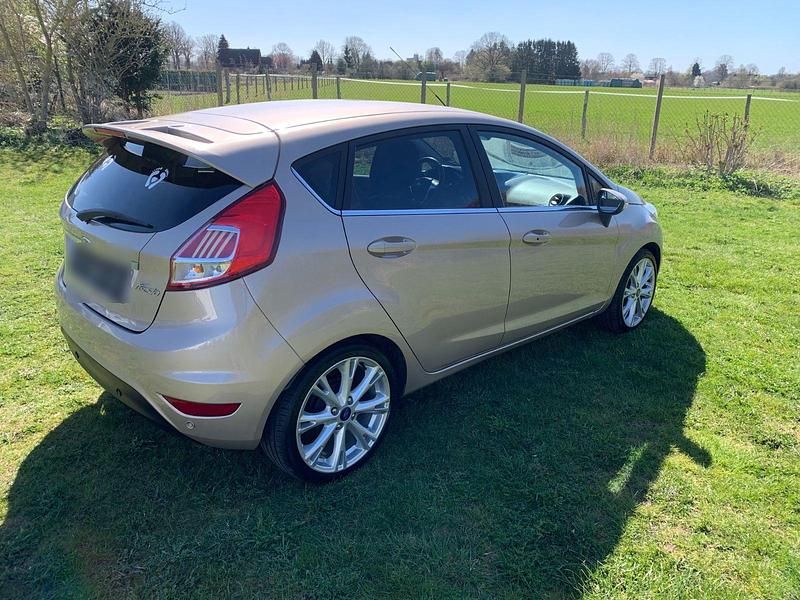 Gebraucht Ford Fiesta 95 PS (69 kW) 2015 Beige Kleinwagen
