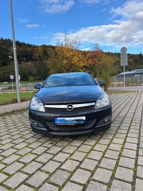Schwarz Gebraucht 2009 Opel Astra Edition Coupé | 1.890 € (Guter Preis) - Bild 1/4