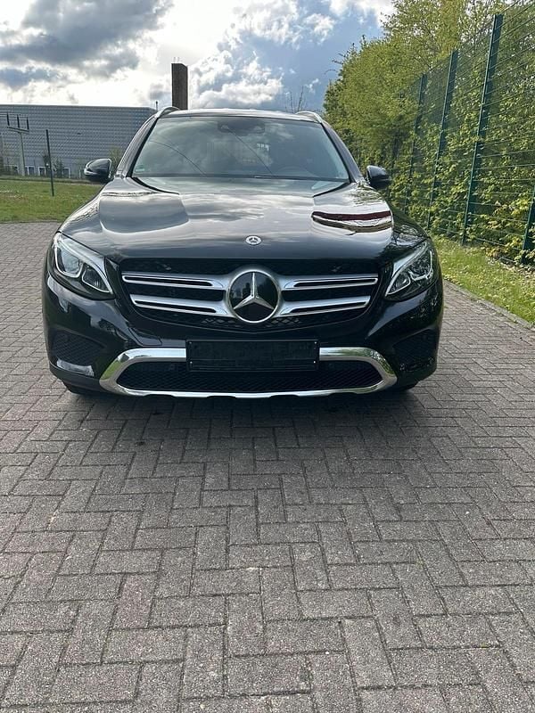 Schwarz Gebraucht 2017 Mercedes GLC350 SUV | 26.990 € (Guter Preis) - Bild 1/4