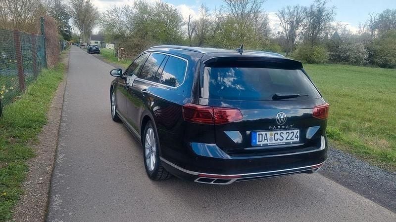 Gebraucht VW Passat R-line 200 PS (147 kW) 2024 Schwarz Kombi