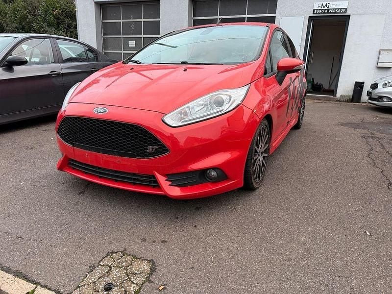 Rot Gebraucht 2014 Ford Fiesta ST Kleinwagen | 5.490 € (Superpreis) - Bild 1/4