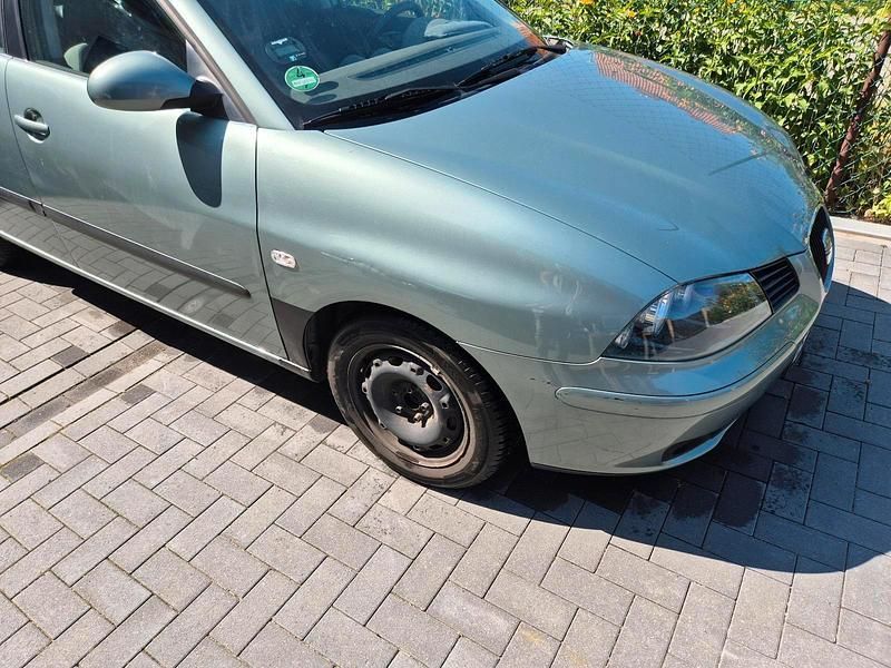 Grün Gebraucht 2004 Seat Cordoba Kleinwagen | 1.300 € (Guter Preis) - Bild 1/4