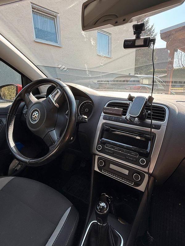 Gebraucht VW Polo Life 90 PS (66 kW) 2014 Rot Kleinwagen