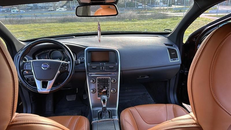Używany Volvo XC60 215 KM (158 kW) 2013 Brązowy SUV