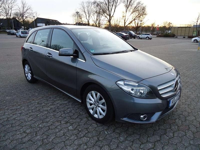 Gebraucht Mercedes B180 109 PS (80 kW) 2013 Grau Van / Kleinbus