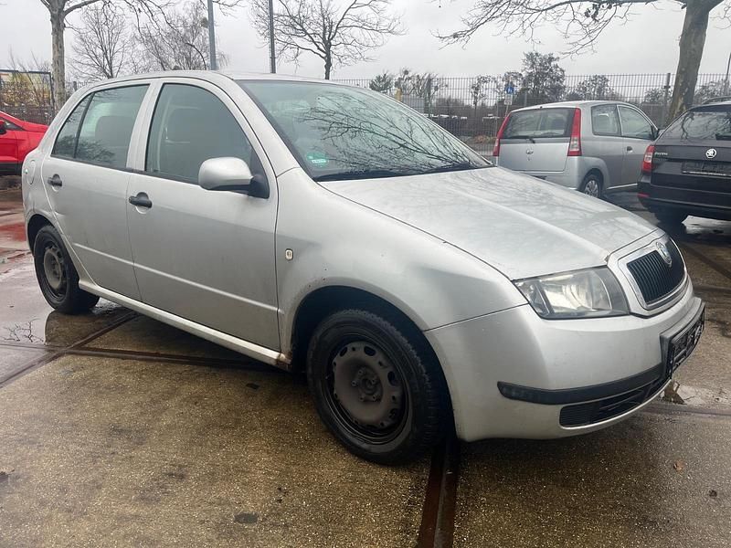 Second-hand Skoda Fabia 101 CP (74 kW) 2004 Argintiu Berlinǎ