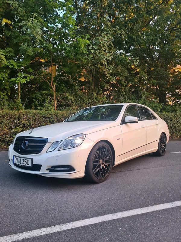 Gebraucht Mercedes E350 306 PS (225 kW) 2012 Weiß Limousine