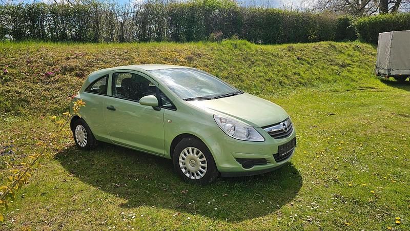 Second-hand Opel Corsa 60 CP (44 kW) 2009 Verde Hatchback