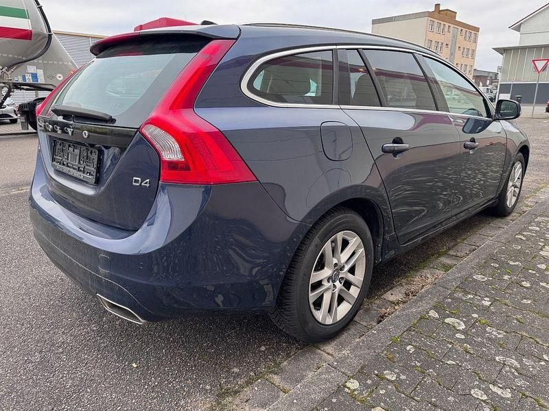 Gebraucht Volvo V60 Summum 181 PS (133 kW) 2015 Blau Kombi