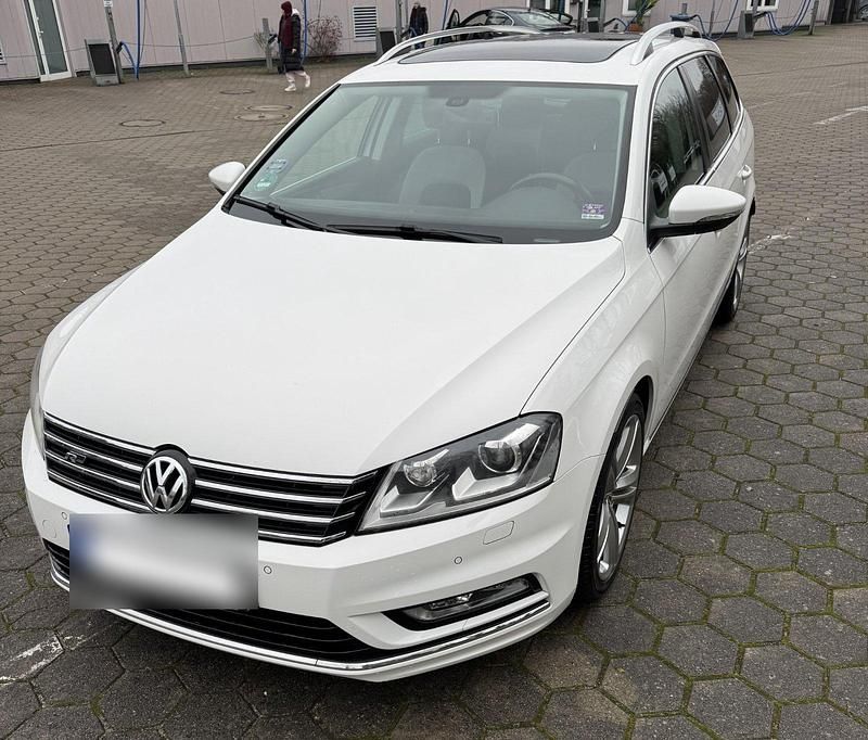 Weiß Gebraucht 2014 VW Passat R-line Kombi | 11.800 € (Fairer Preis) - Bild 1/4