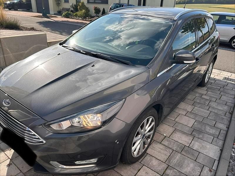 Gebraucht Ford Focus 101 PS (74 kW) 2016 Schwarz Kombi
