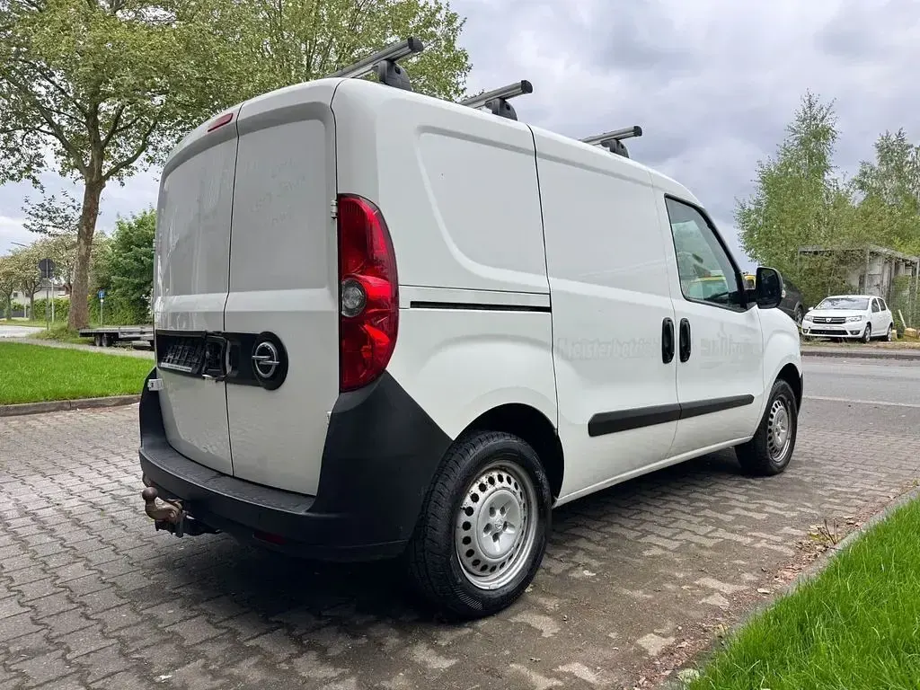 Używany Opel Combo 95 KM (69 kW) 2017 Biały Minivan