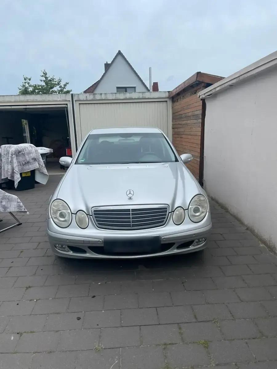 Gebraucht Mercedes E220 150 PS (110 kW) 2003 Limousine