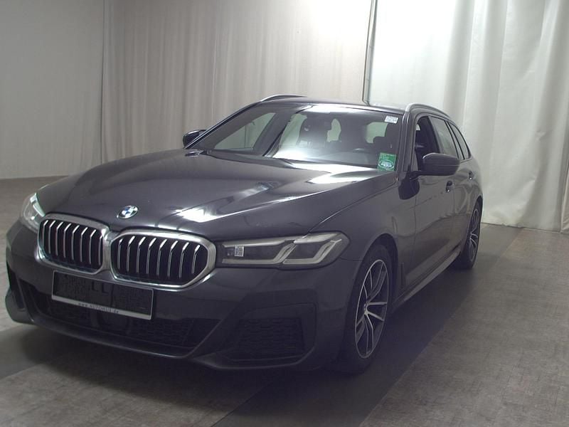 Gebraucht BMW 520 M Sport 190 PS (139 kW) 2023 Grau Kombi