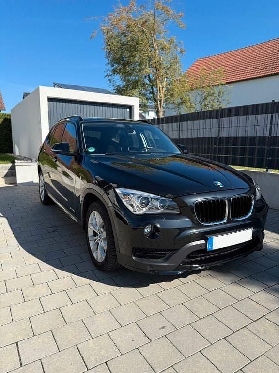 Schwarz Gebraucht 2015 BMW X1 Sport Line SUV | 15.500 € (Fairer Preis) - Bild 1/4